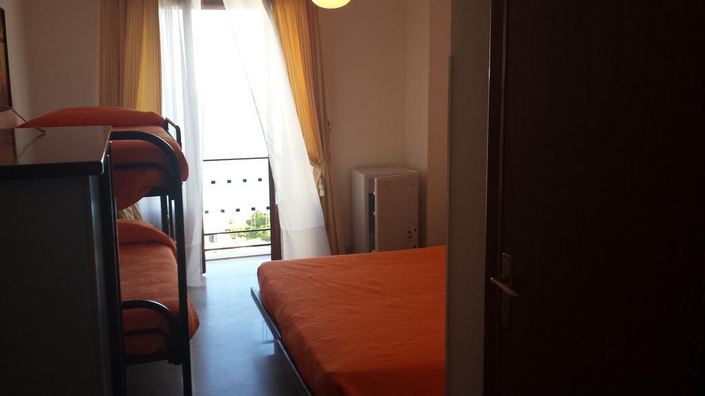 B&B Celestina بيسْكيتْشّي الغرفة الصورة